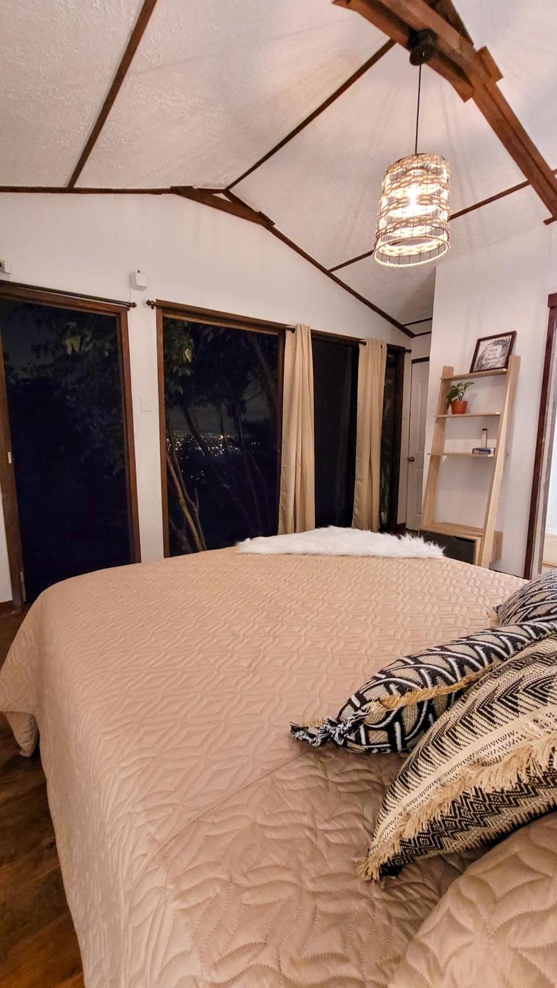 Cabanas En Zona 16 Guatemala City Room photo